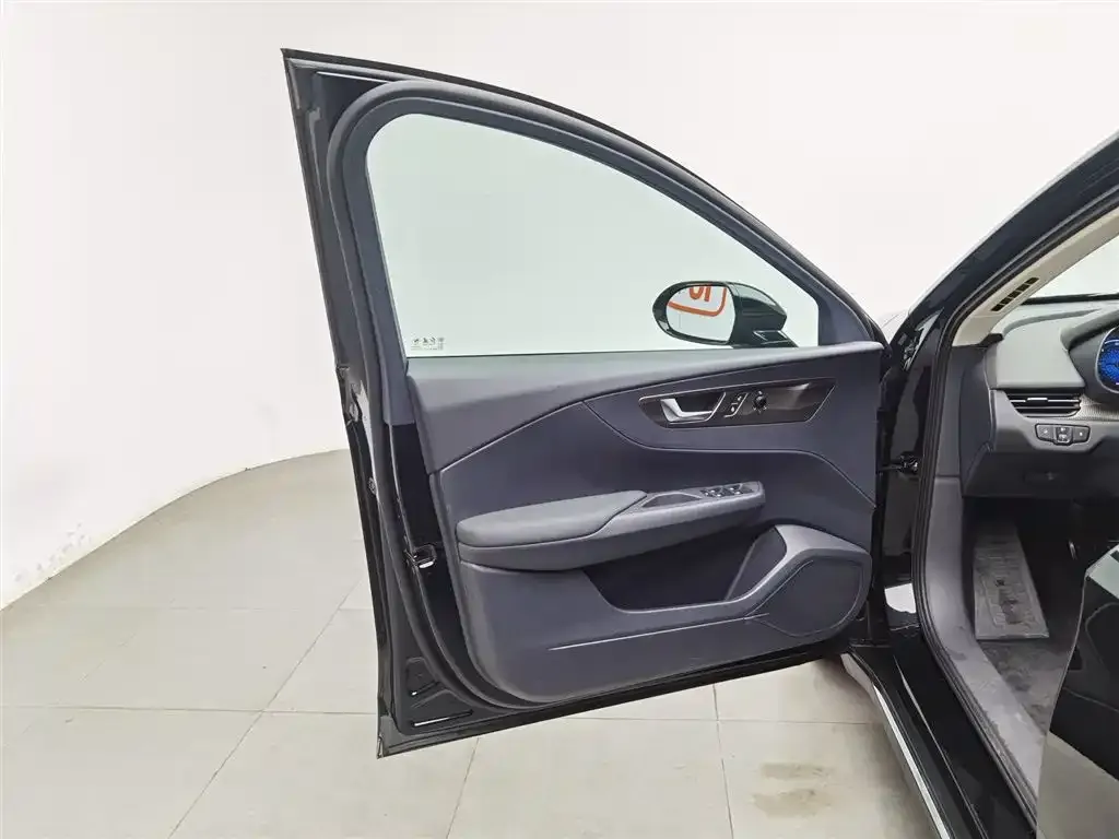 Hongqi E-QM5 — фото 8