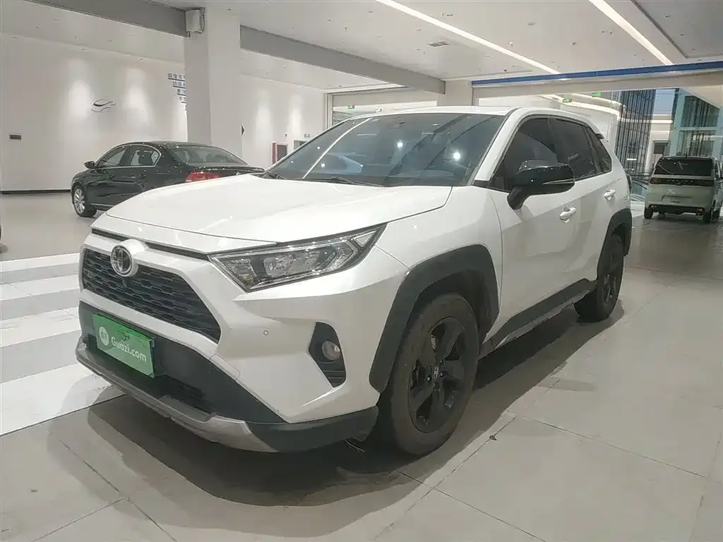 Toyota RAV4 2022 из CN, фото 1