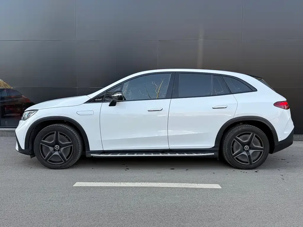 Mercedes-Benz EQE SUV — фото 3