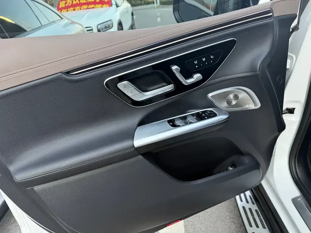 Mercedes-Benz EQE SUV — фото 4