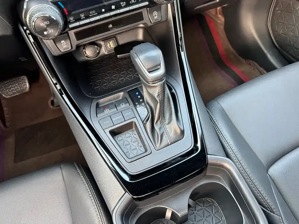 Toyota Wildlander 2024 из CN, фото 10