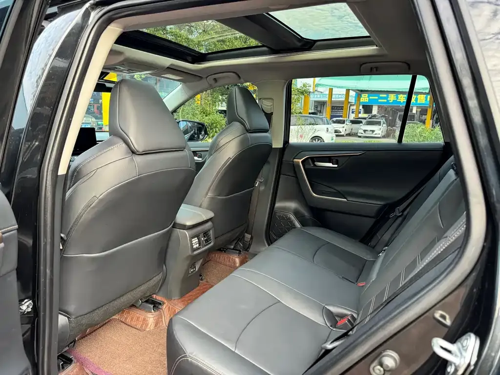 Toyota Wildlander 2024 из CN, фото 7