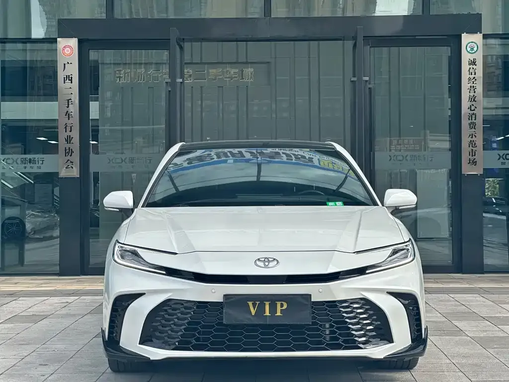 Toyota Camry 2024 из CN, фото 2