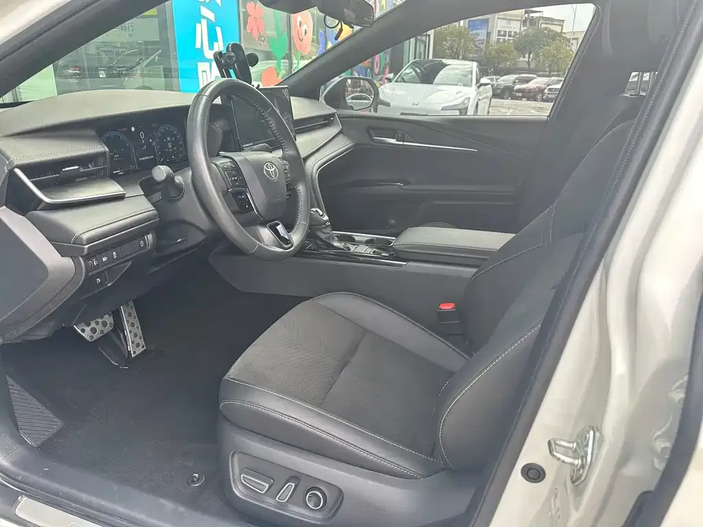 Toyota Camry 2024 из CN, фото 9