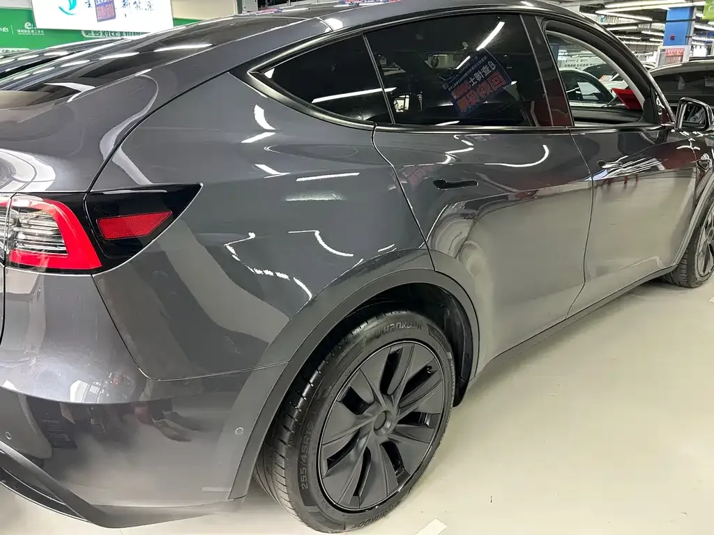 Tesla Model Y — фото 8