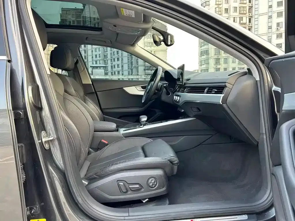 Audi A4L 2021 из CN, фото 4