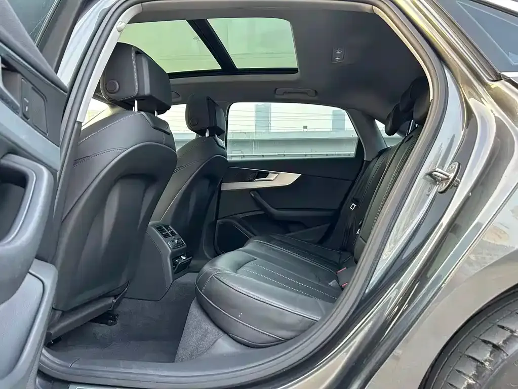 Audi A4L 2021 из CN, фото 6