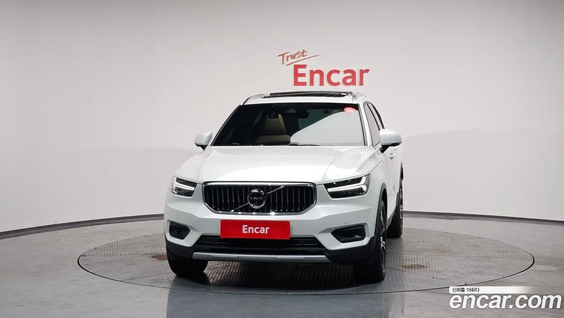 Volvo XC40 — фото 3