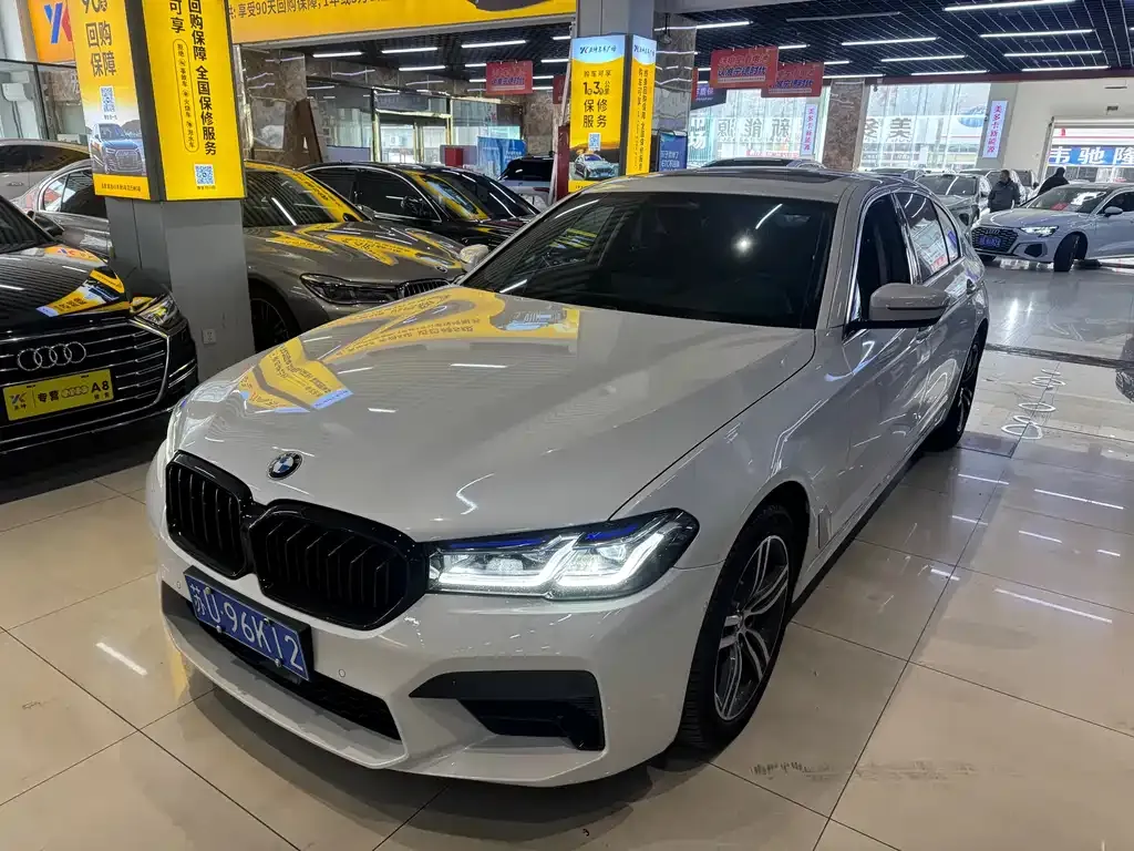 BMW 5 Series — фото 1