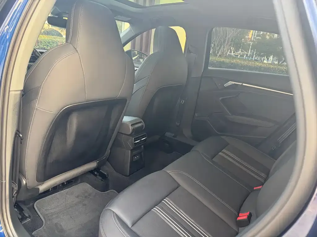 Audi A3 2023 из CN, фото 8