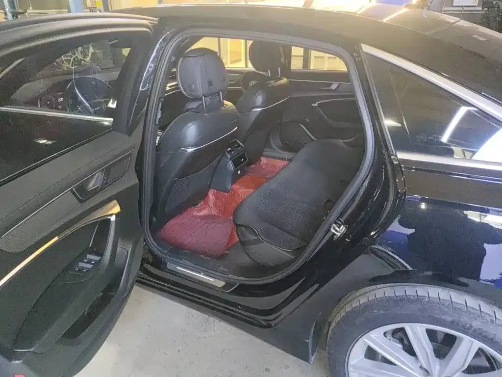 Audi A6L 2021 из CN, фото 10