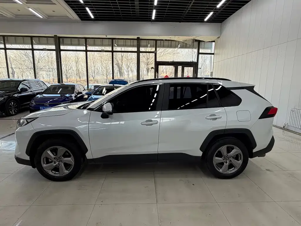 Toyota RAV4 2022 из CN, фото 2