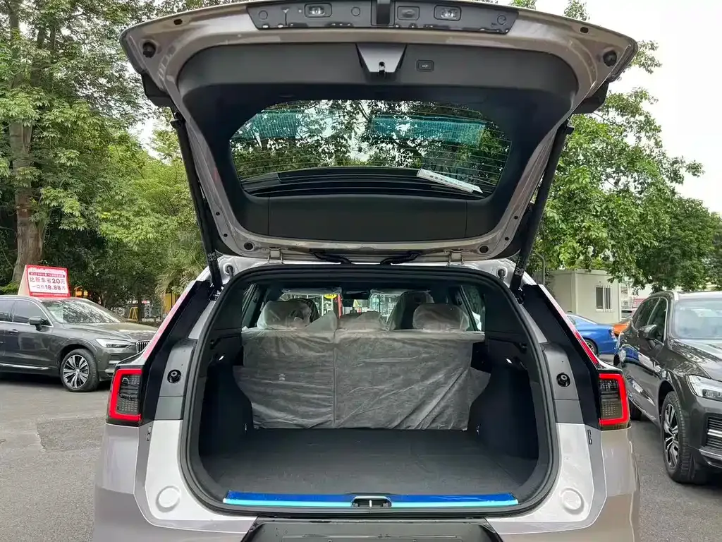 Volvo XC70 Plug-in Hybrid — фото 10