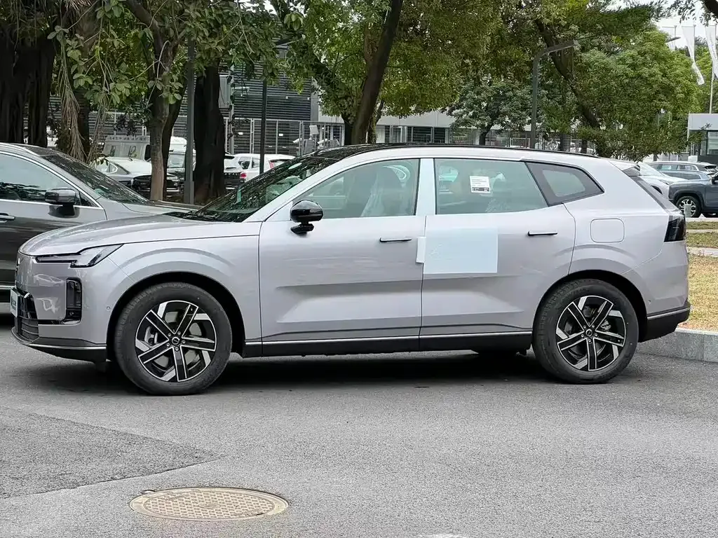Volvo XC70 Plug-in Hybrid — фото 4
