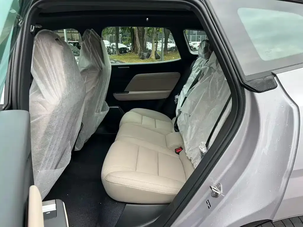 Volvo XC70 Plug-in Hybrid — фото 7