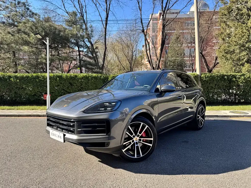 Porsche Cayenne — фото 1