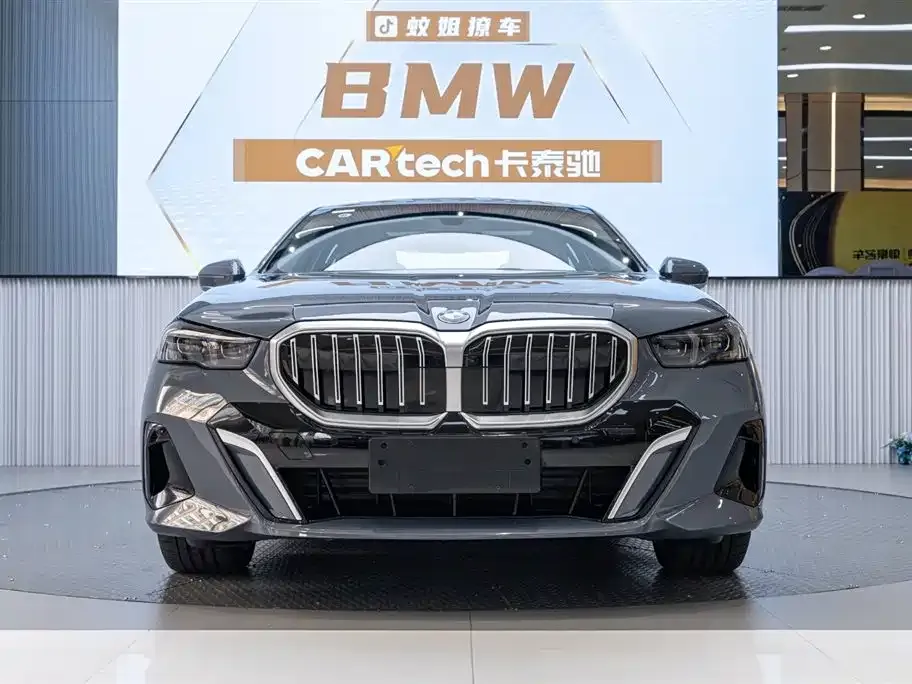 BMW 5 Series — фото 1