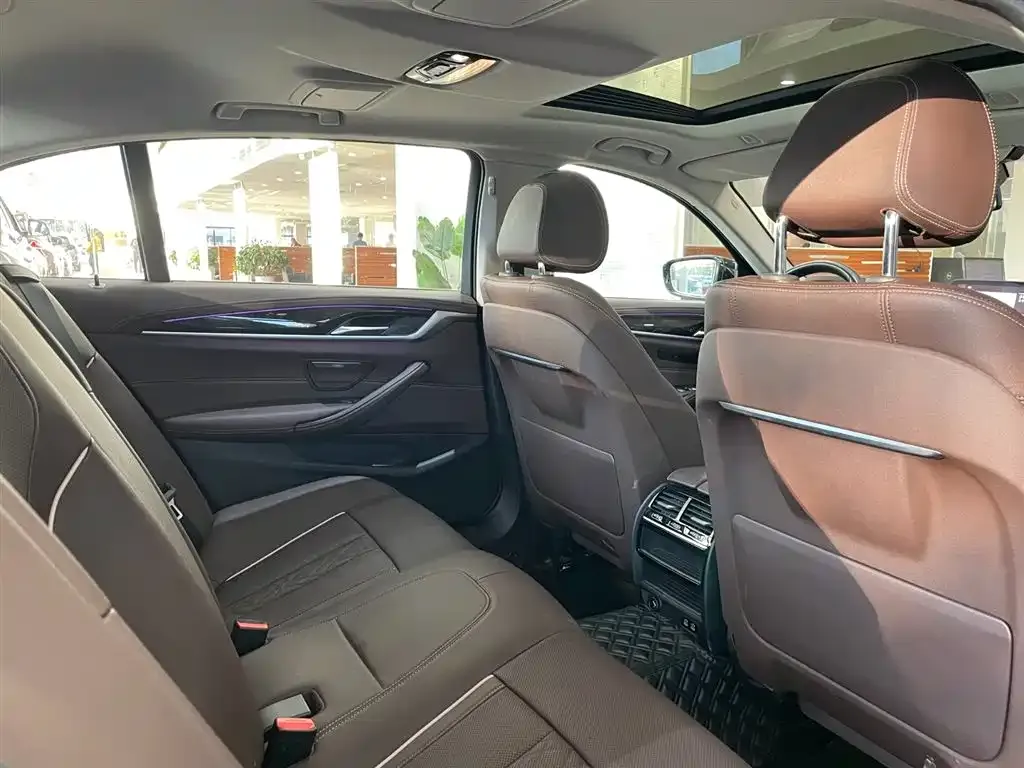 BMW 5 Series 2024 из CN, фото 9