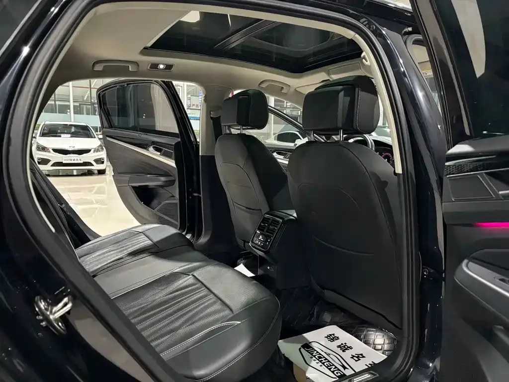 Volkswagen Passat 2022 из CN, фото 10