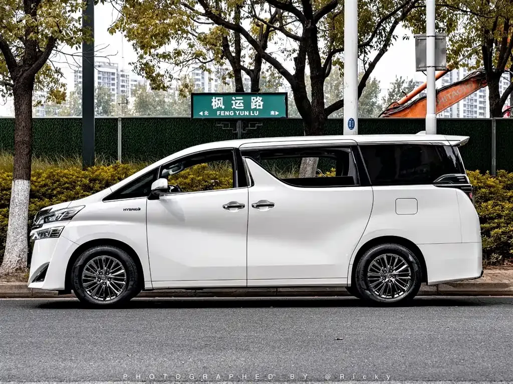 Toyota Vellfire 2021 из CN, фото 2