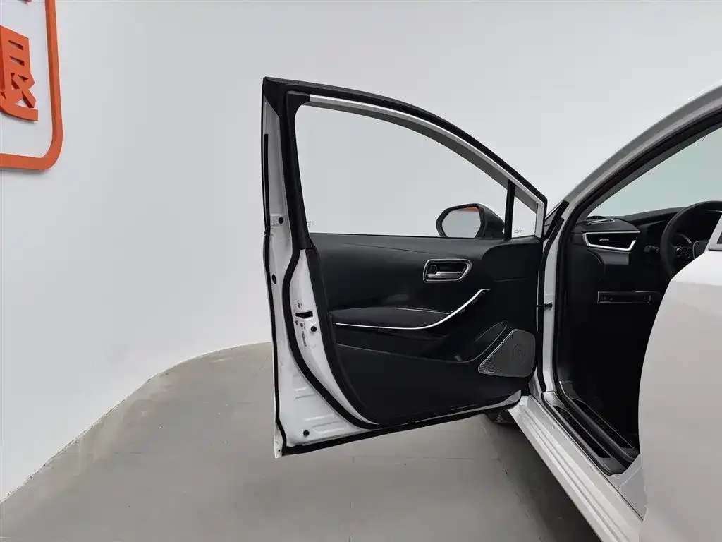 Toyota Corolla 2023 из CN, фото 8