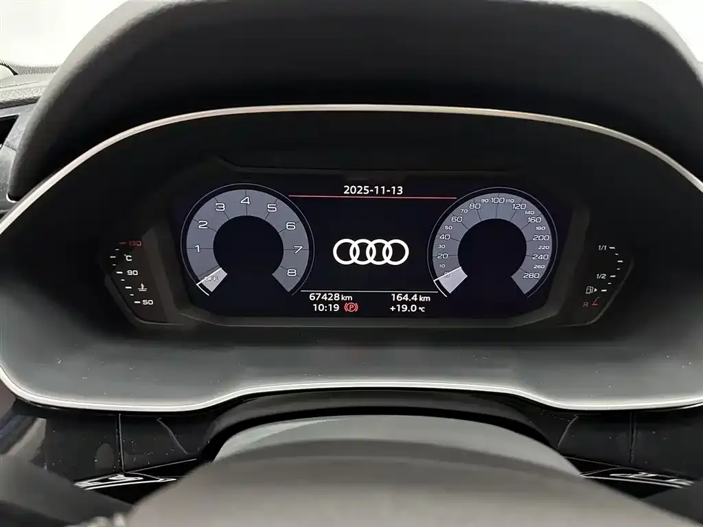 Audi Q3 — фото 10