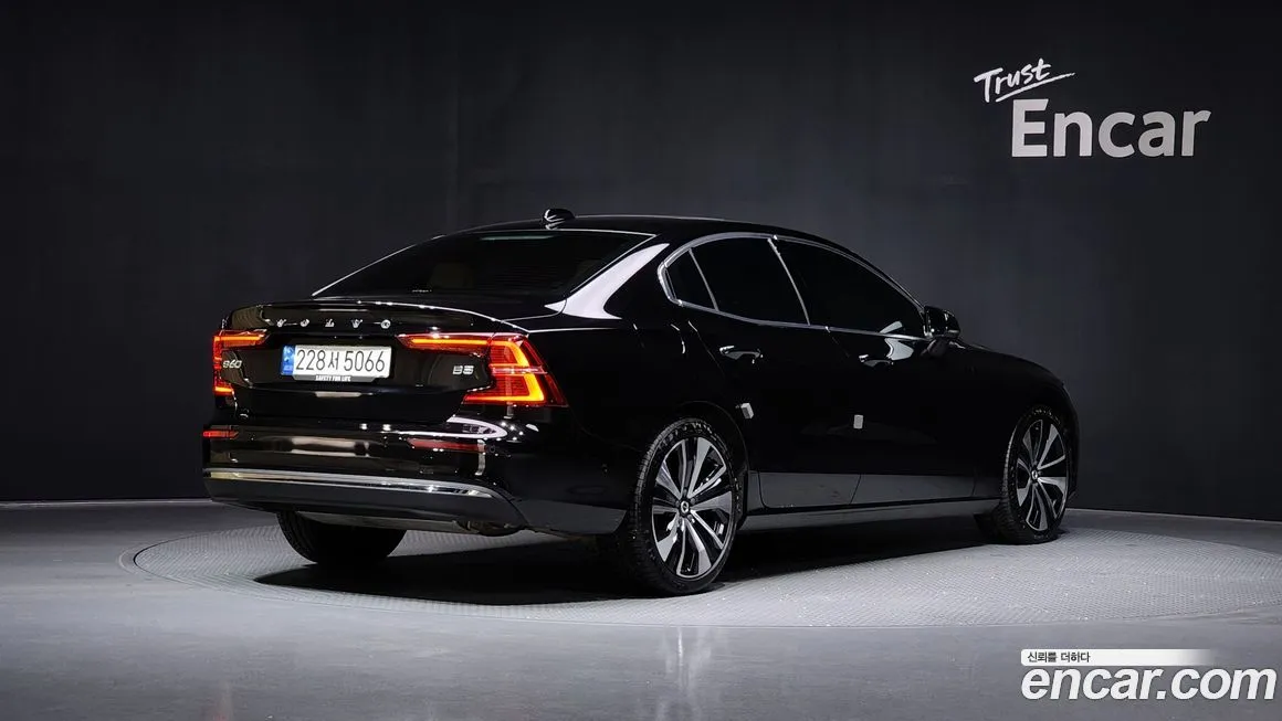 Volvo S60 2023 из KR, фото 2
