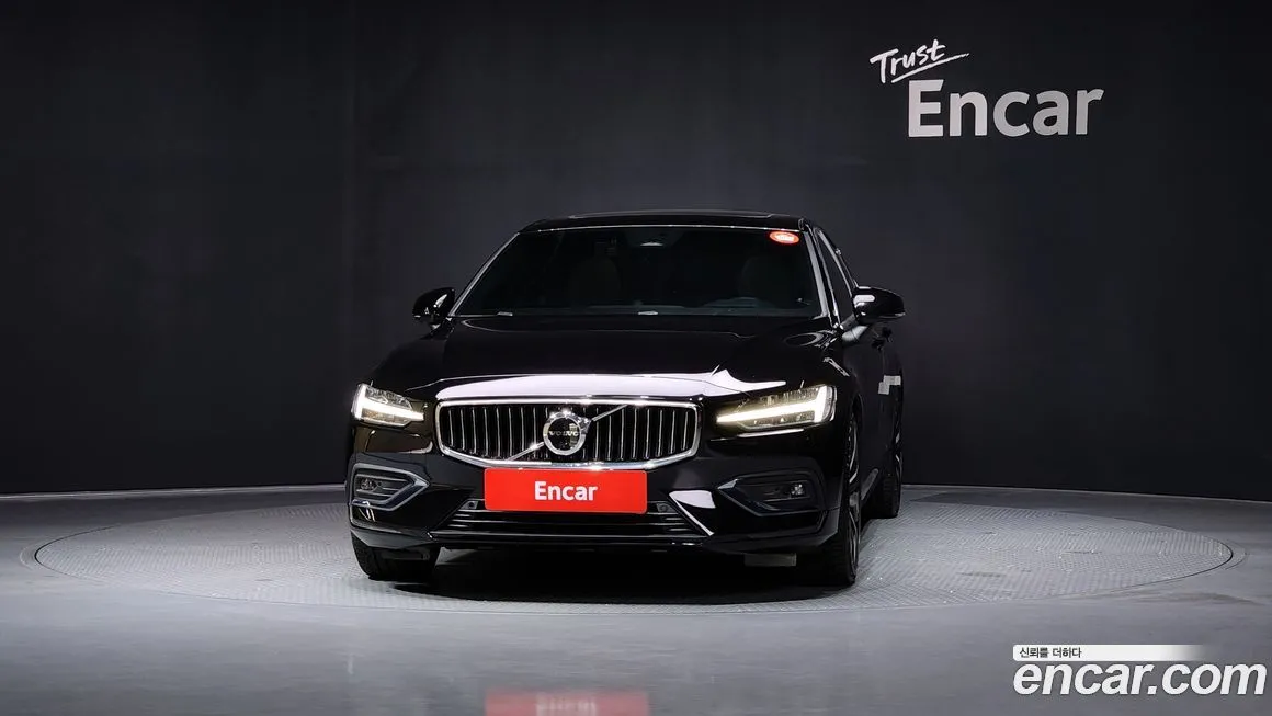Volvo S60 2023 из KR, фото 3
