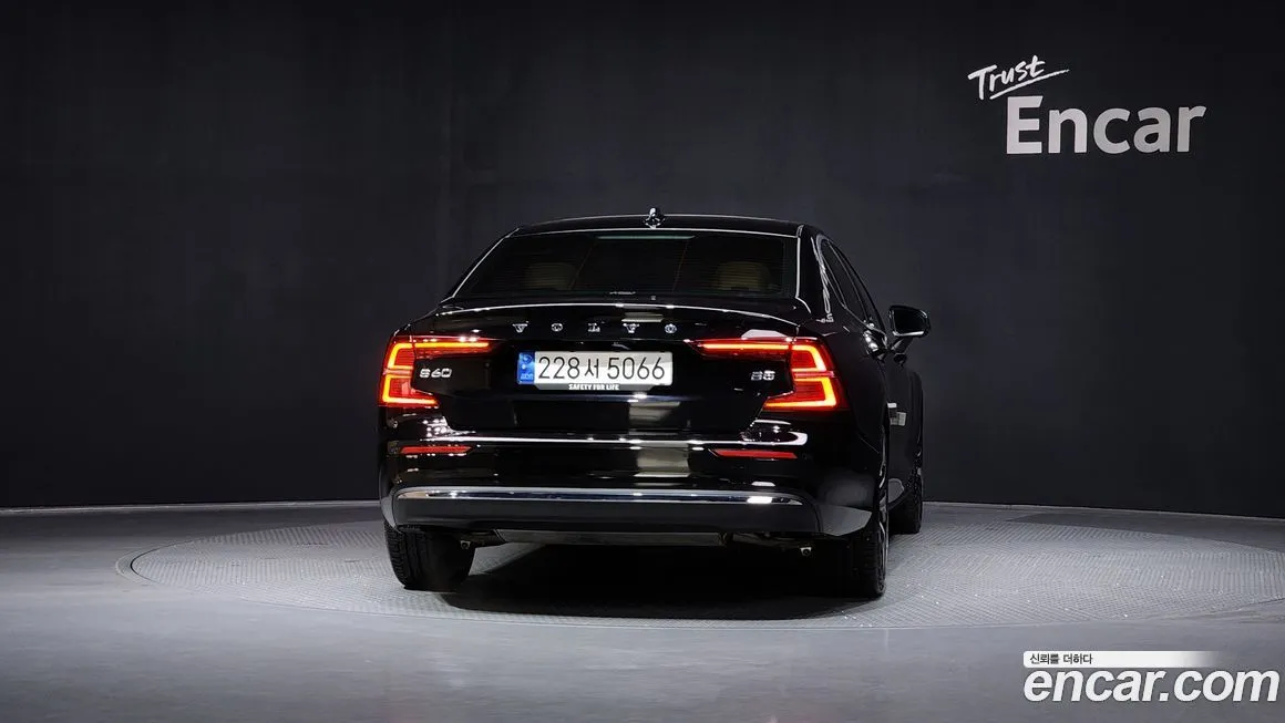 Volvo S60 2023 из KR, фото 4