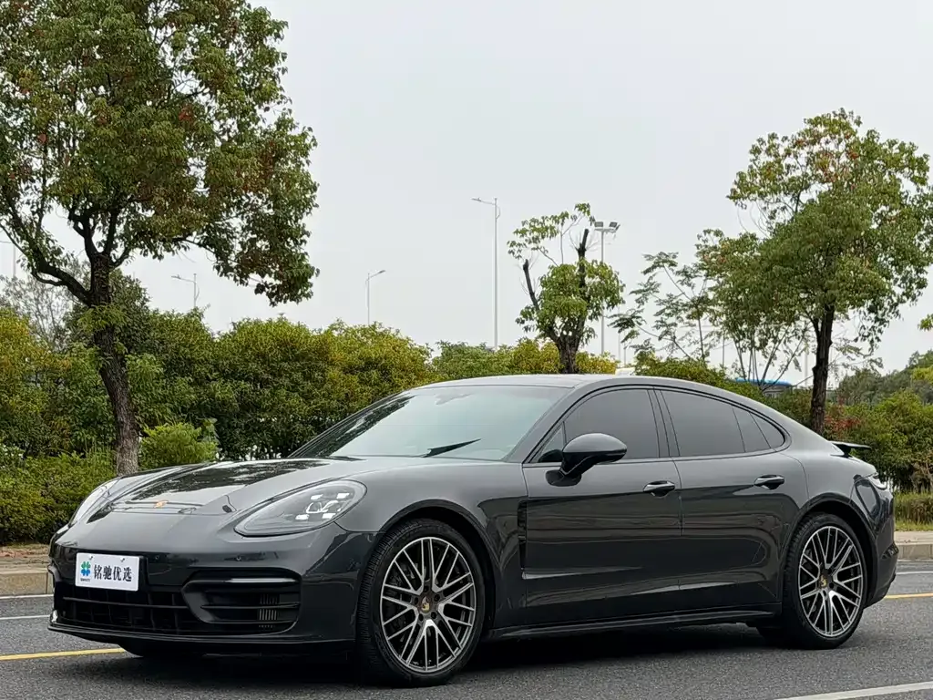 Porsche Panamera — фото 1