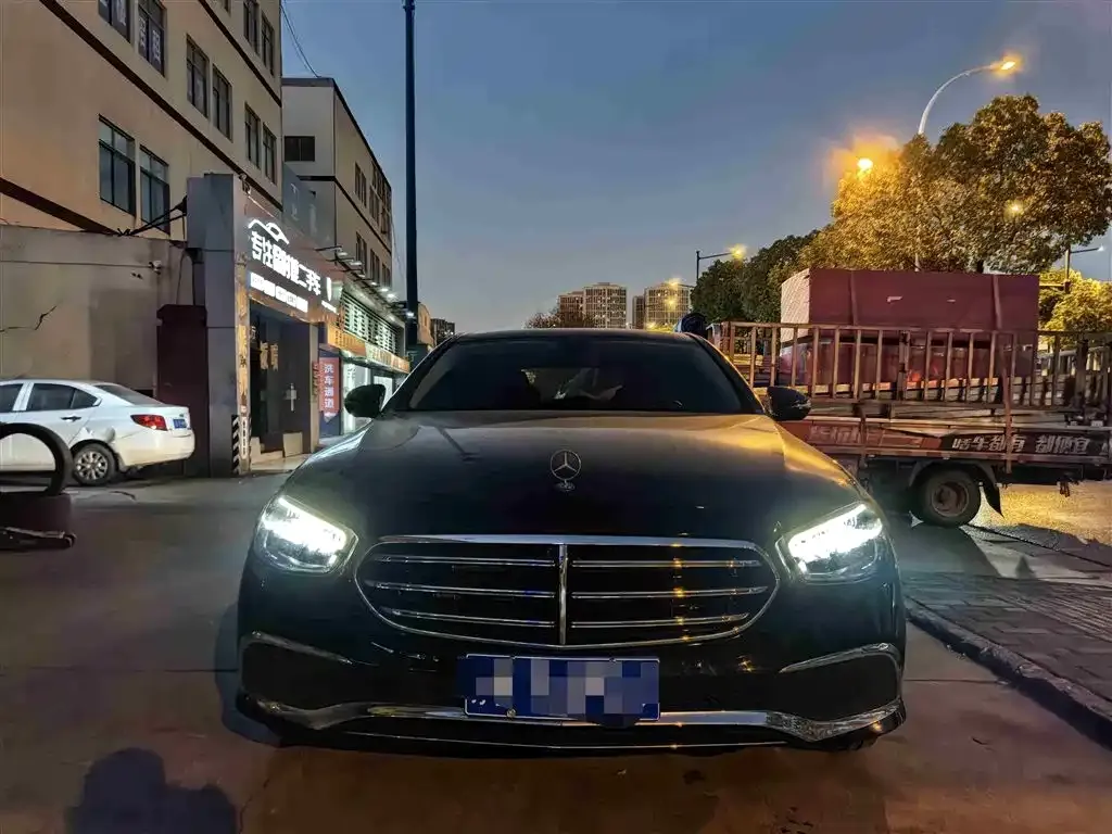 Mercedes-Benz E-Class — фото 2