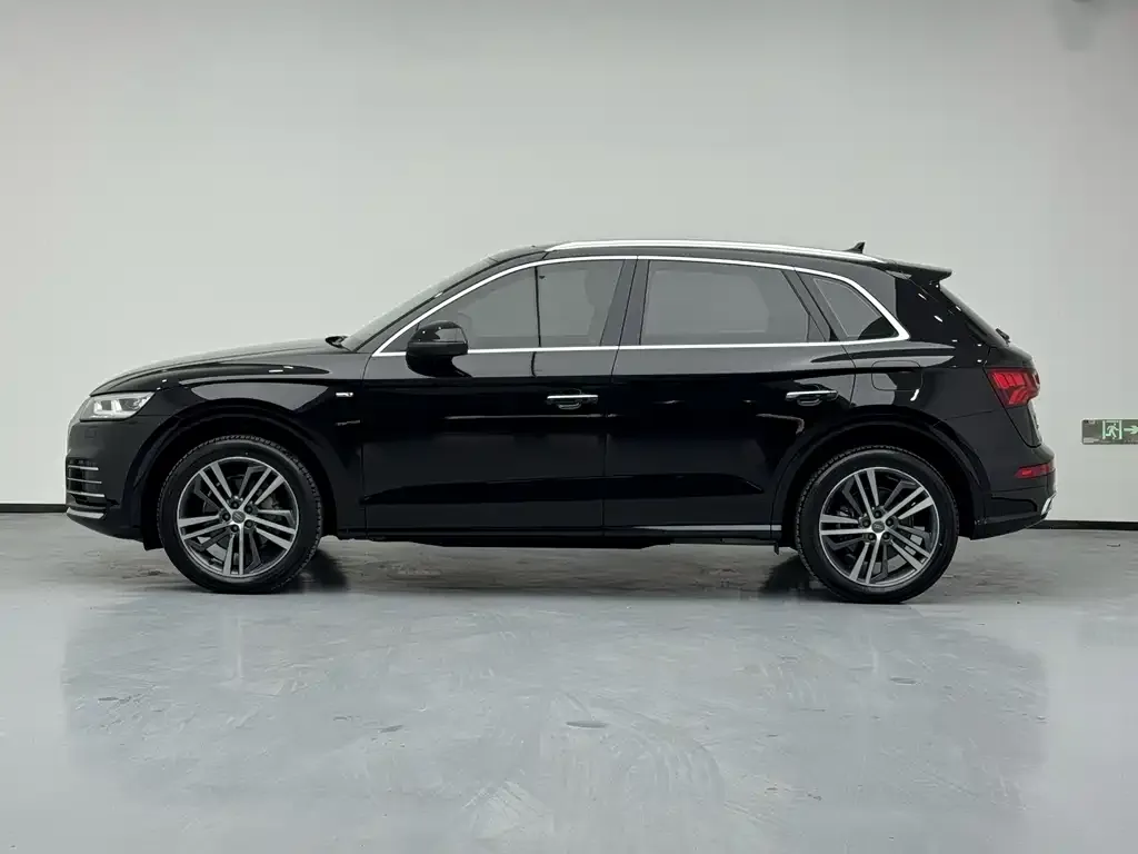 Audi Q5L 2021 из CN, фото 2