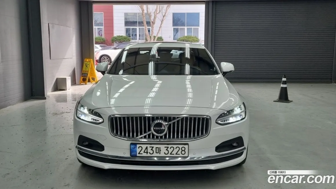 Volvo S90 — фото 1