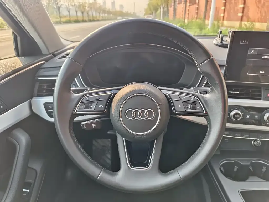 Audi A4L 2023 из CN, фото 10