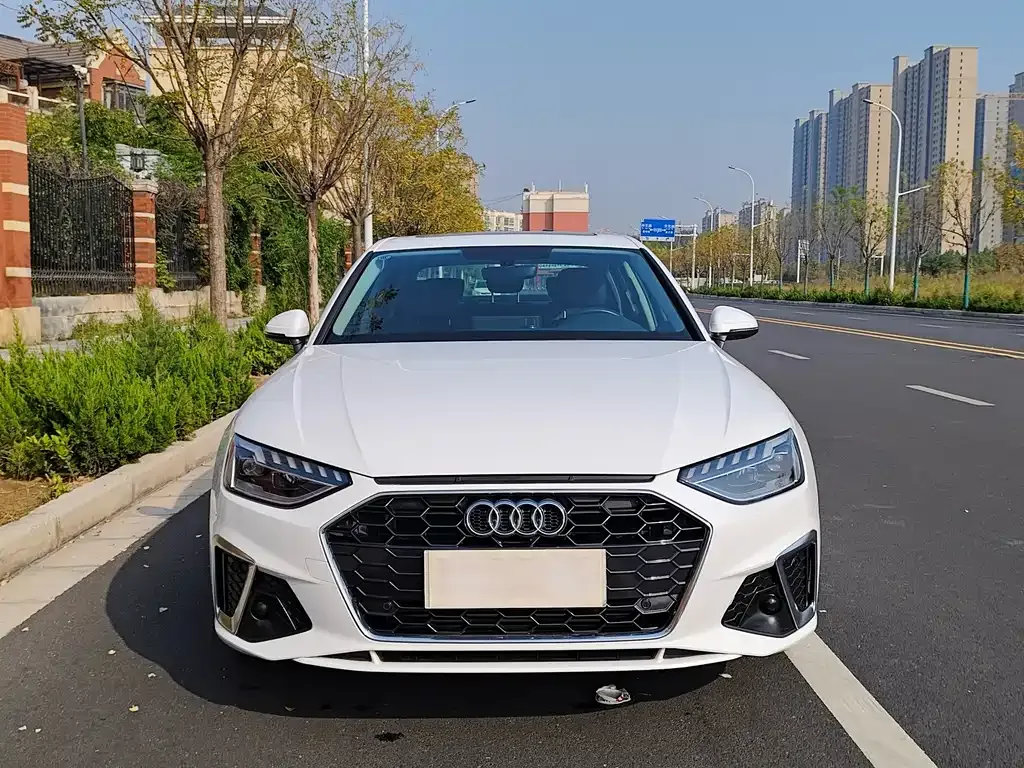 Audi A4L 2023 из CN, фото 2