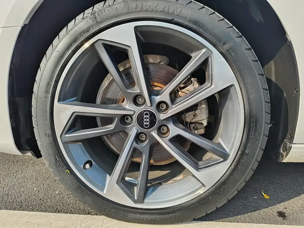 Audi A4L 2023 из CN, фото 5