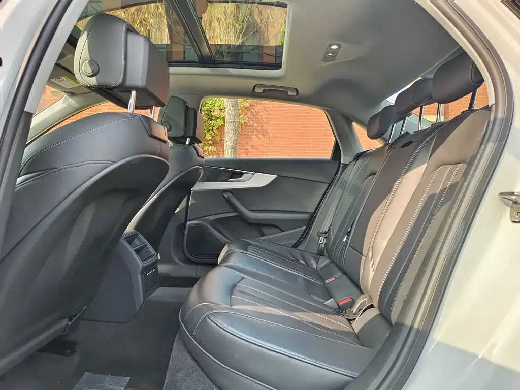 Audi A4L 2023 из CN, фото 9