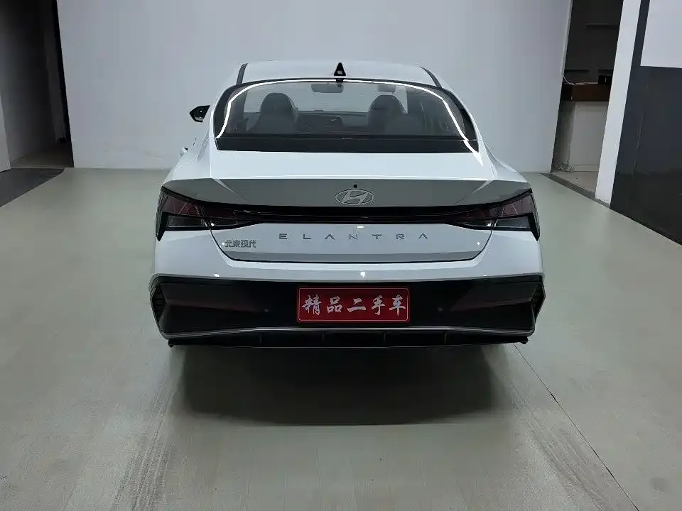Hyundai Elantra — фото 2