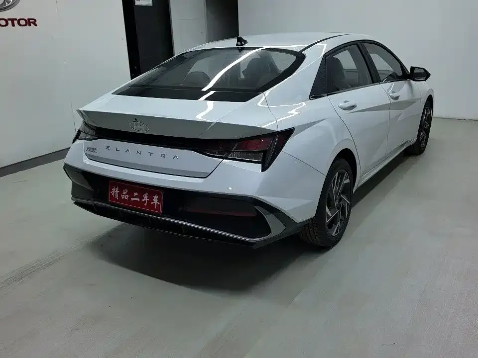 Hyundai Elantra — фото 4
