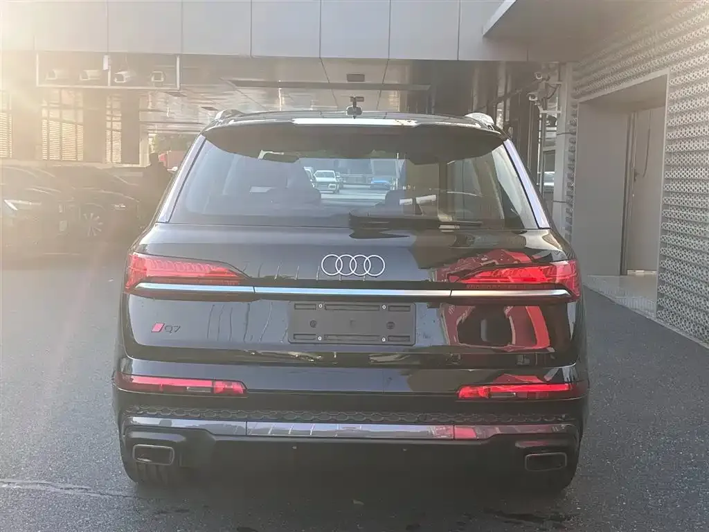 Audi Q7 2025 из CN, фото 3