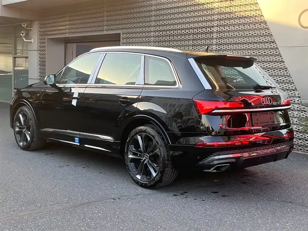 Audi Q7 2025 из CN, фото 5