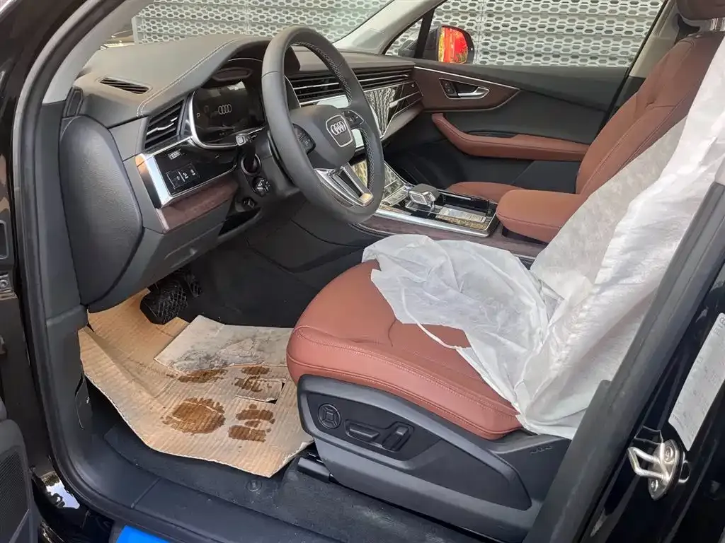 Audi Q7 2025 из CN, фото 7