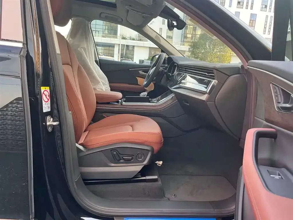Audi Q7 2025 из CN, фото 9