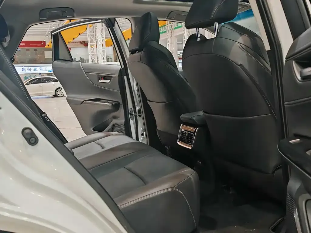 Toyota Venza 2023 из CN, фото 9