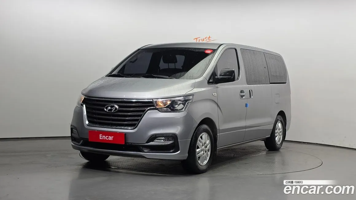 Hyundai Starex — фото 1