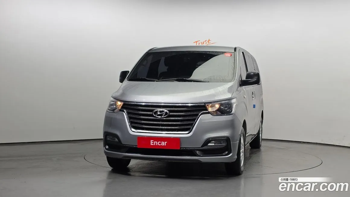 Hyundai Starex — фото 3