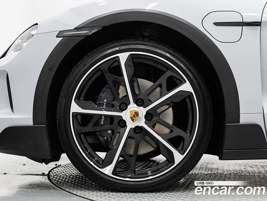 Porsche Taycan 2025 из KR, фото 5