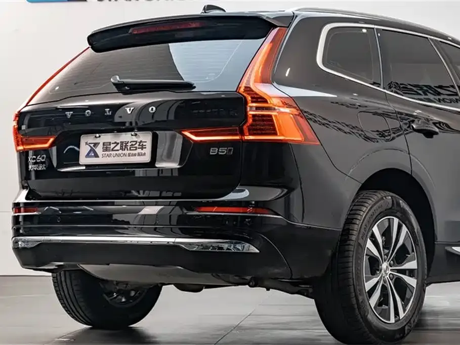 Volvo XC60 — фото 8