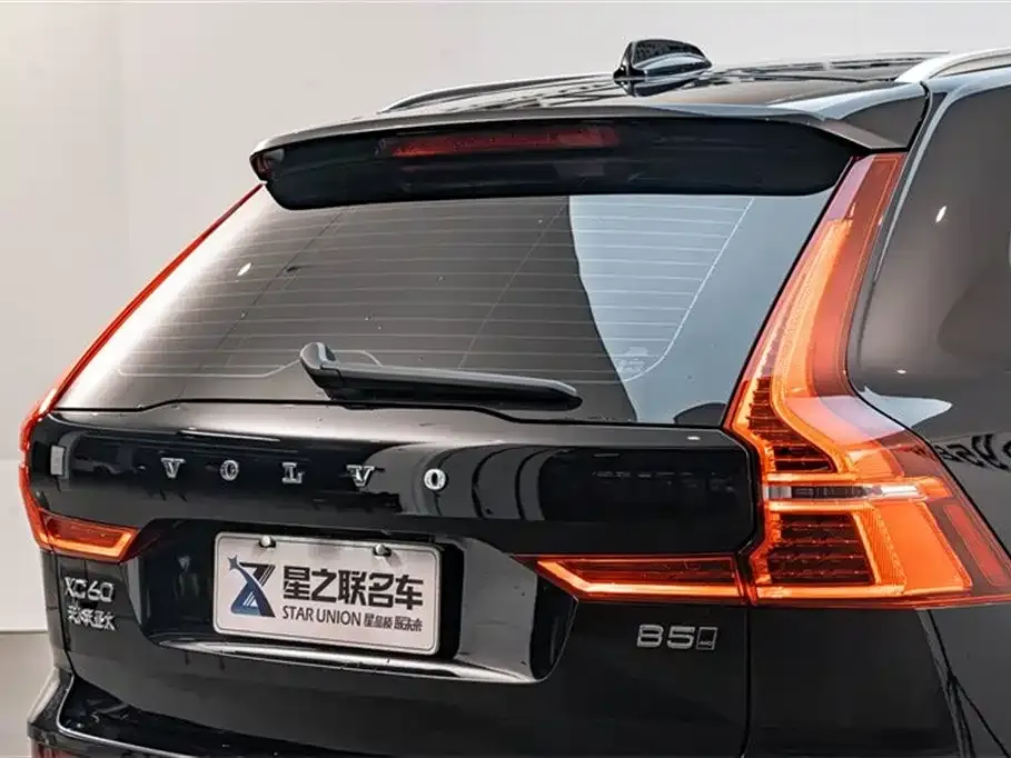 Volvo XC60 — фото 9