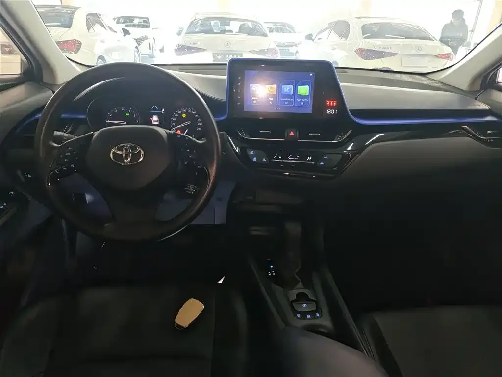 Toyota C-HR — фото 10
